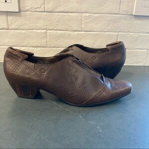 Josef Siebel sz 41 brown leather pointy toe heels